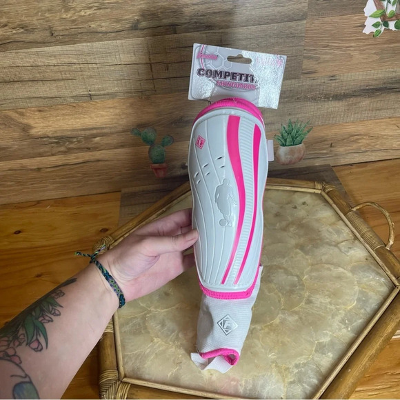 Franklin Competition soccer Shinguards youth 4’2-5” pink white - Picture 1 of 6